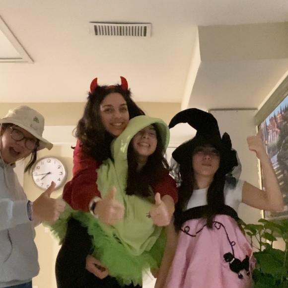 Meet your Posher, Kayla - Picture 2 of 3